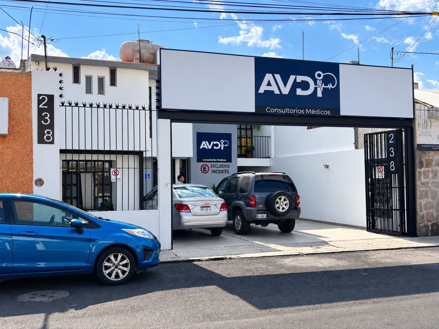 Fachada de AVD Consultorios Médicos en Rubén C. Navarro 238